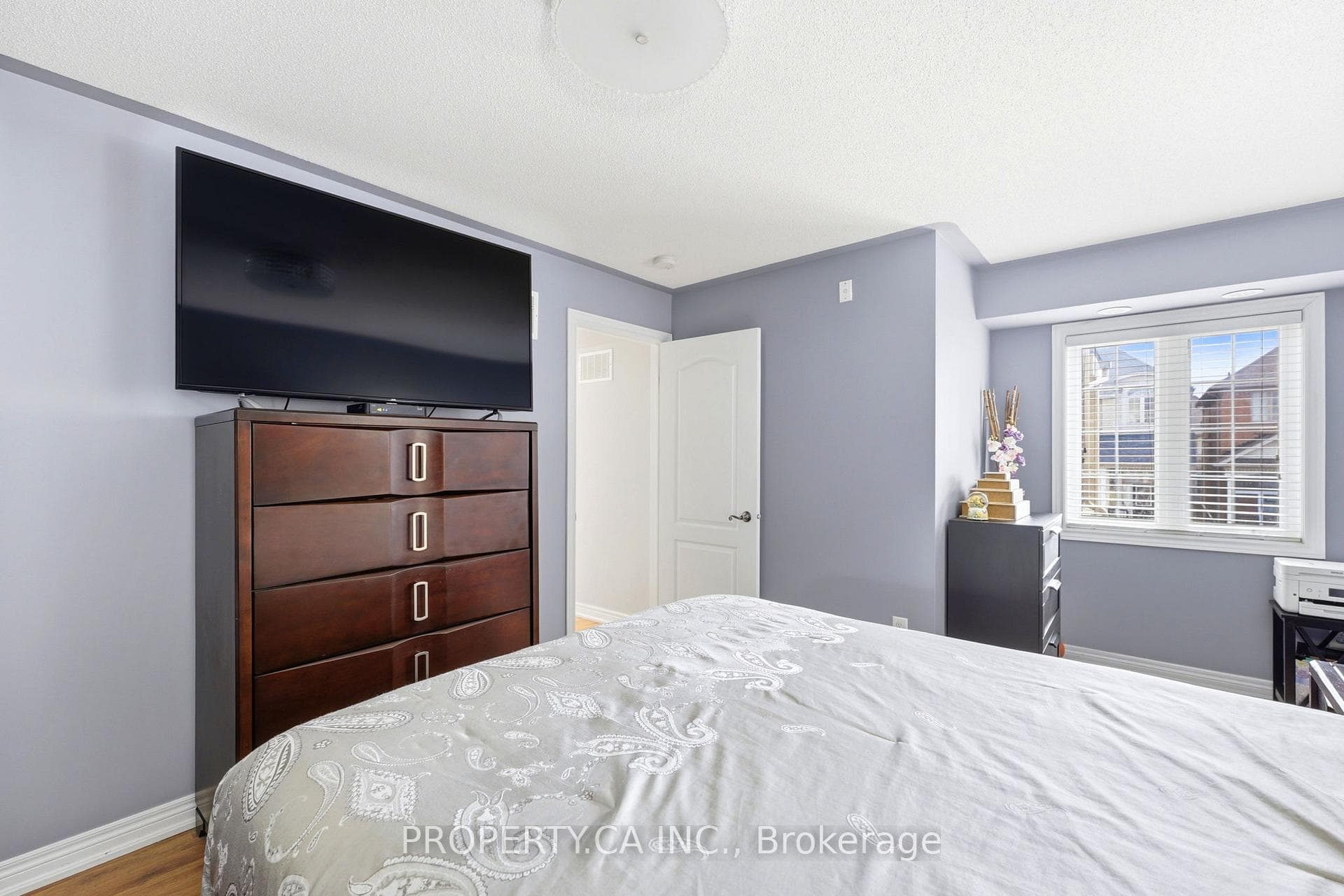 6- 157 Isaac Devins Boulevard — property photo