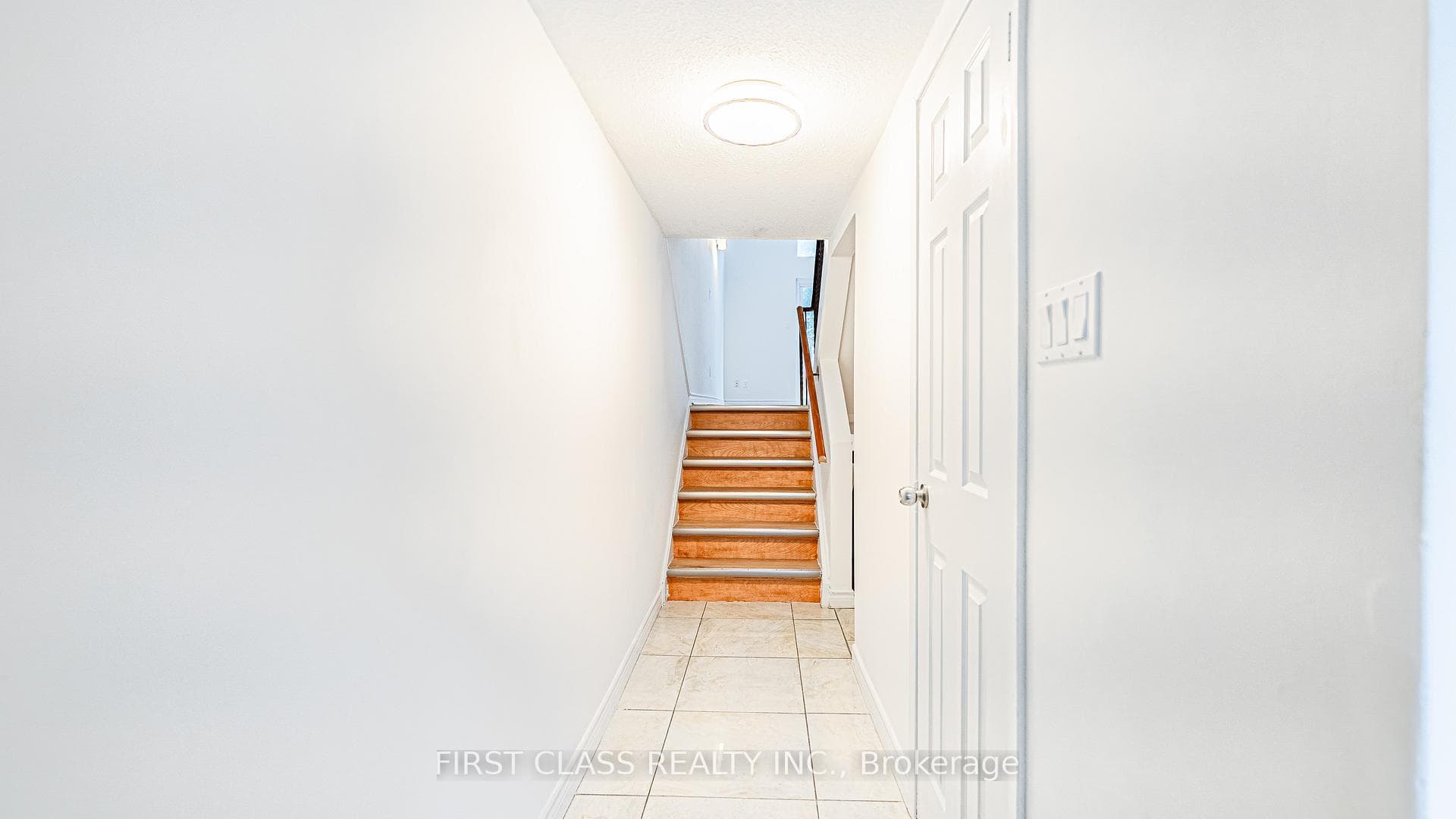 102 Jenny Wrenway Way — property photo