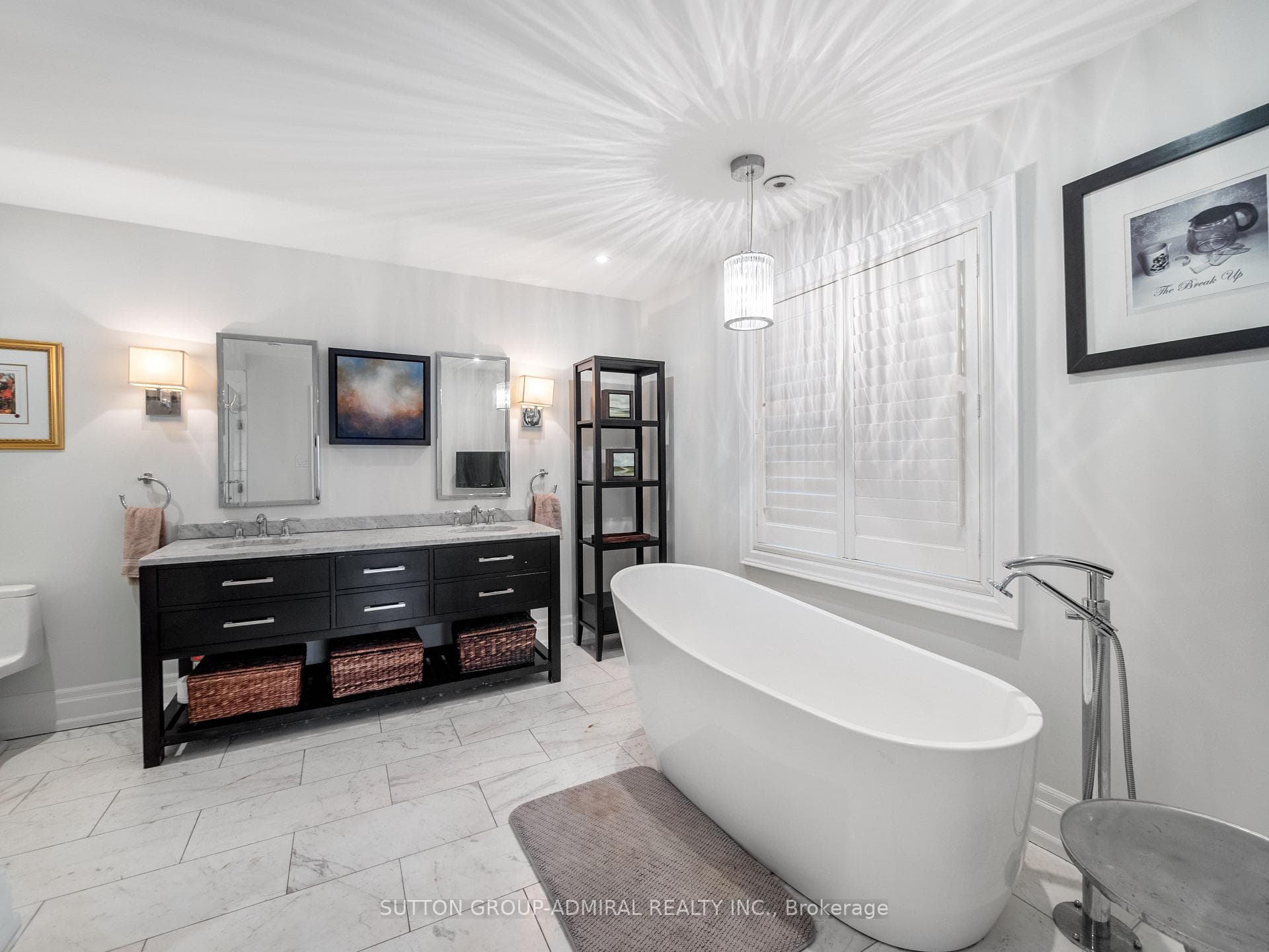 70 Lake Shore Drive — property photo