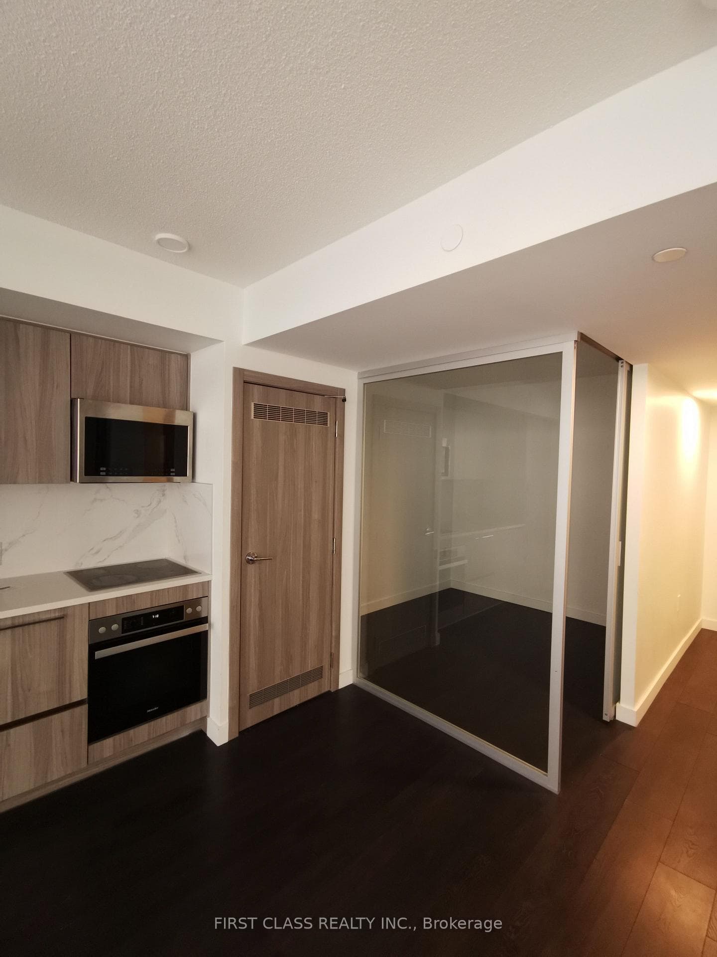 710- 38 Widmer Street — property photo