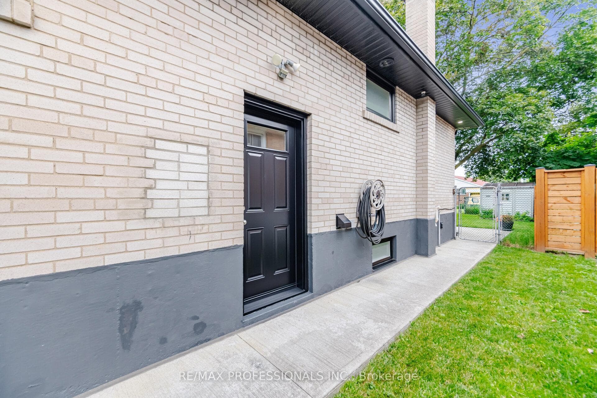 9 Tynevale Drive — property photo