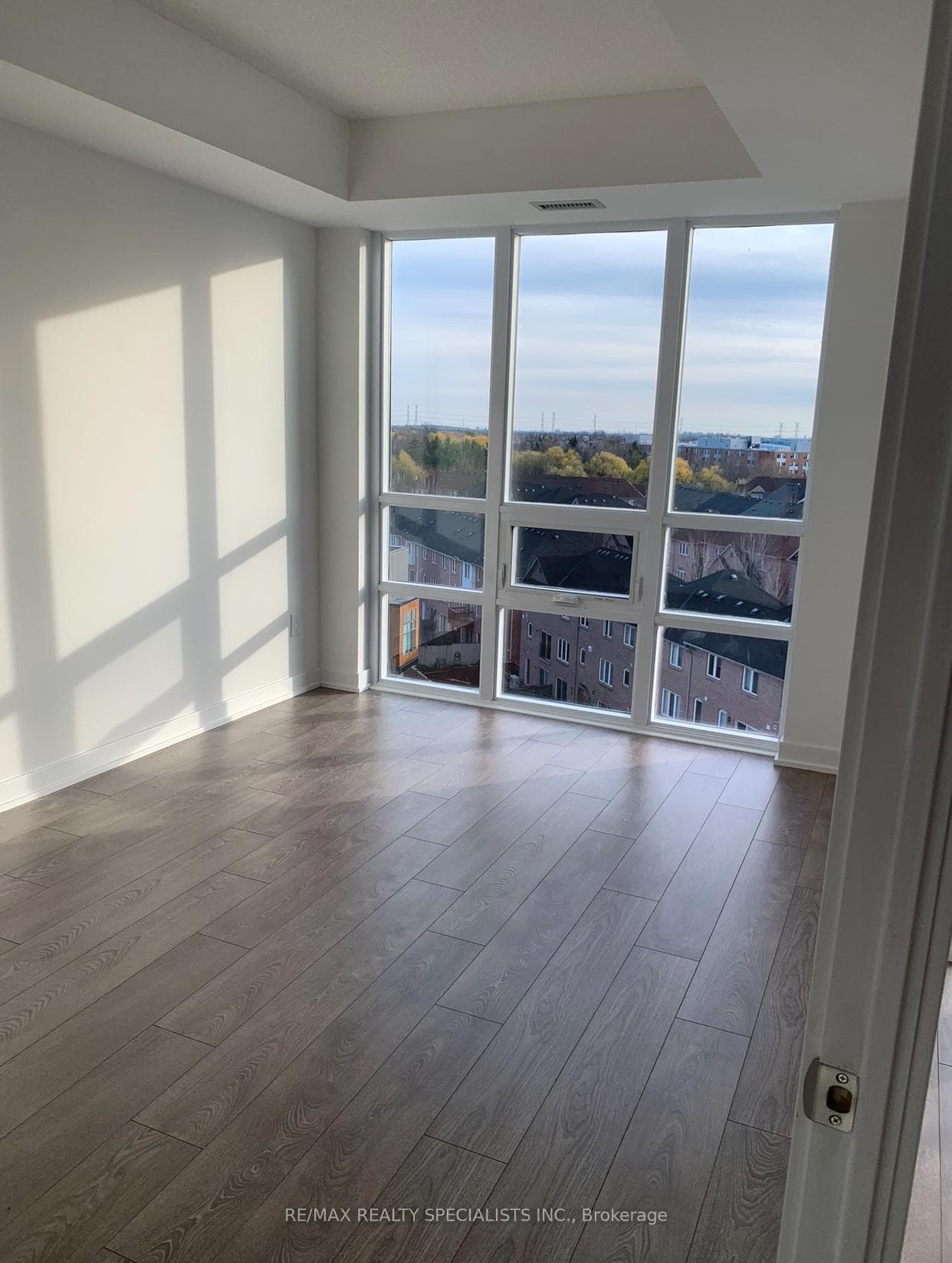 612- 225 Malta Avenue — property photo