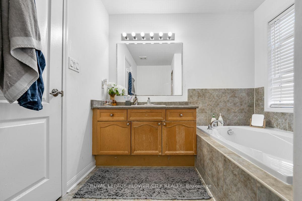 83 Eastway Street — property photo