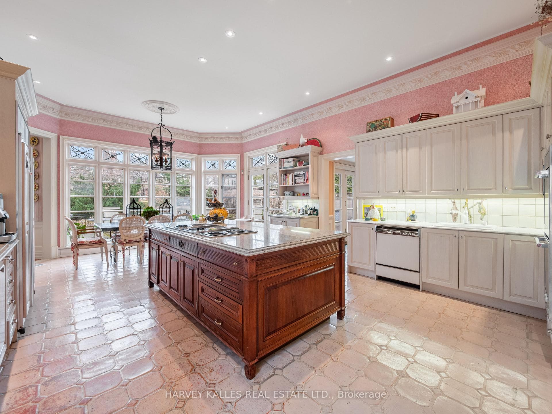 94 Dunvegan Road — property photo
