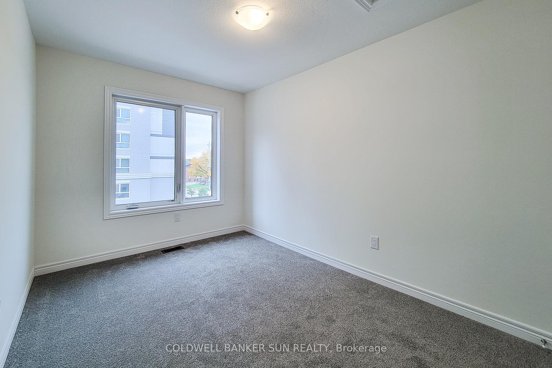 7 Roxanne Drive — property photo