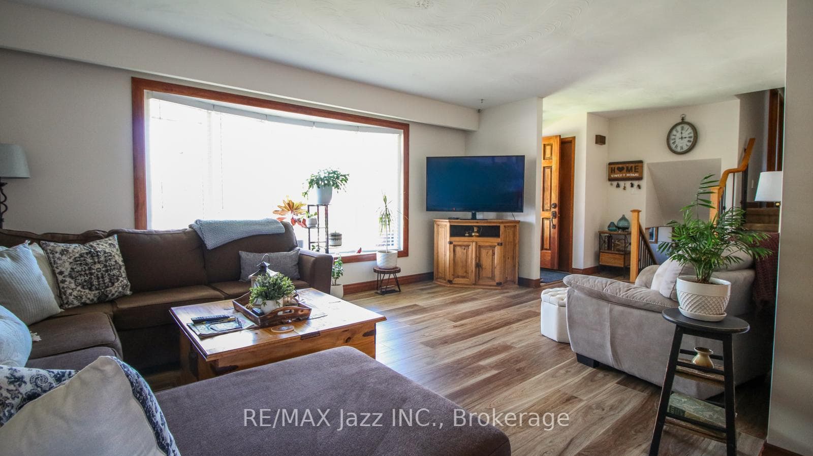 330 Nipigon Street — property photo