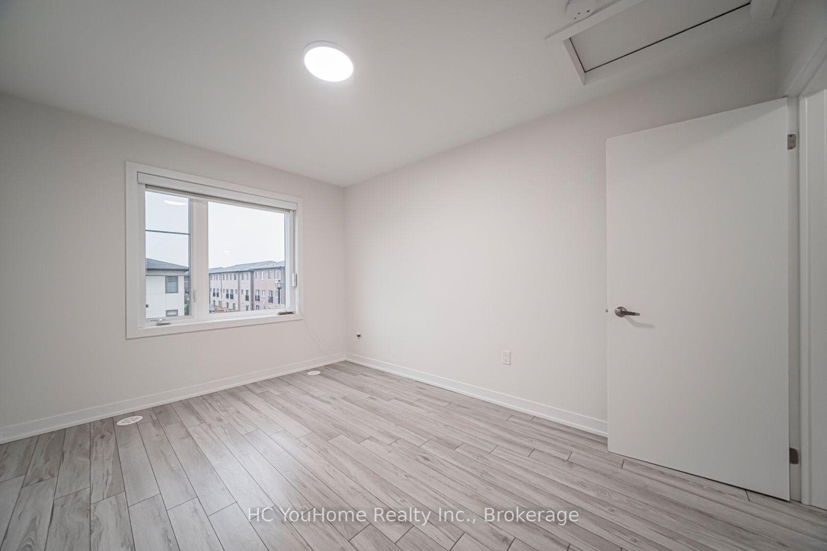 106- 250 Finch Avenue — property photo