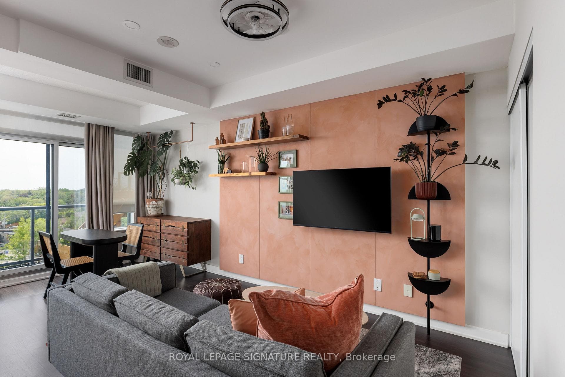 908- 11 Superior Avenue — property photo