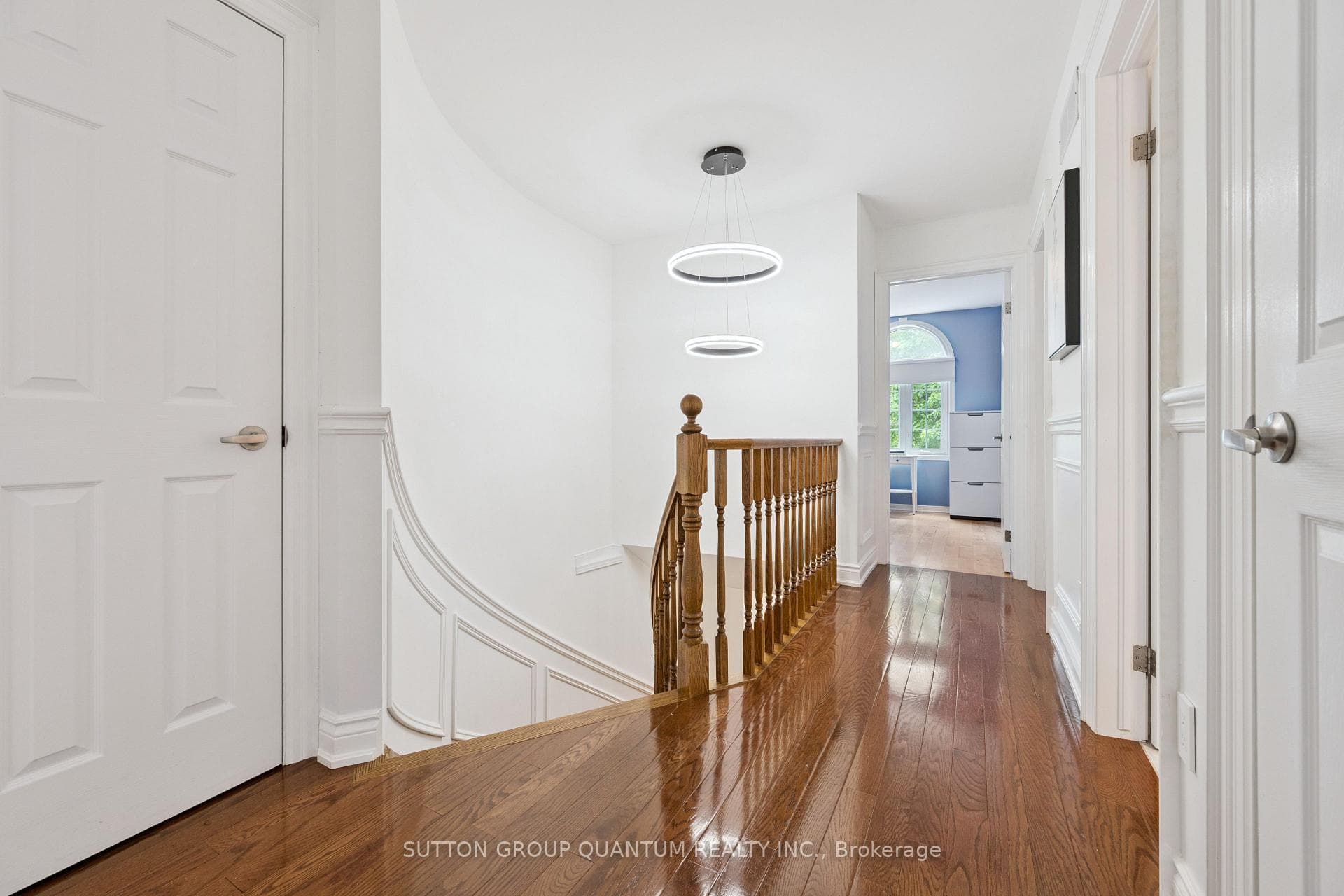 3092 Shannon Crescent — property photo