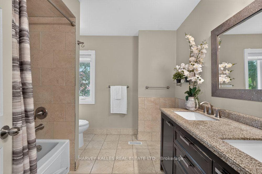 898 Stonehaven Avenue — property photo