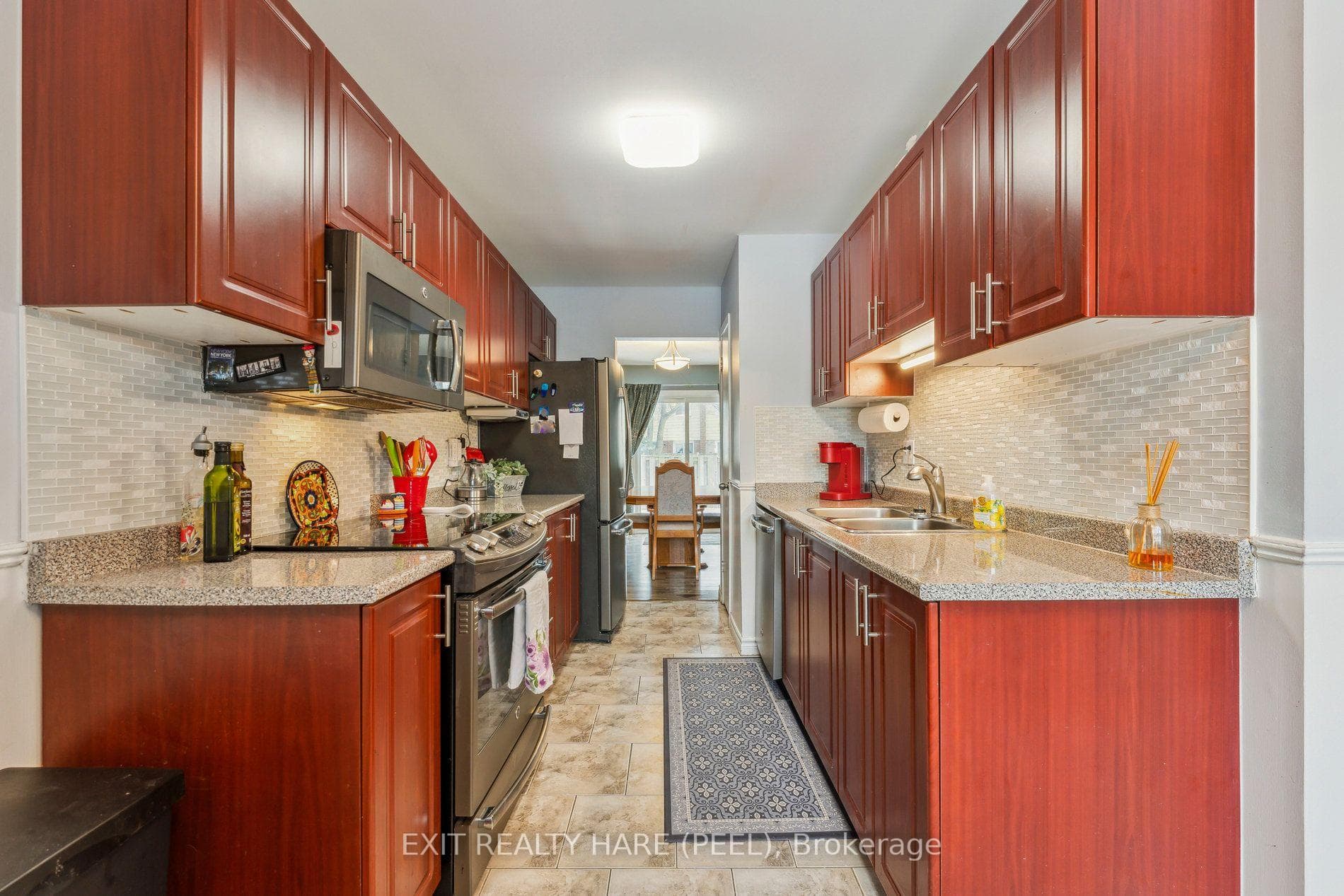 78- 900 Central Park Drive — property photo