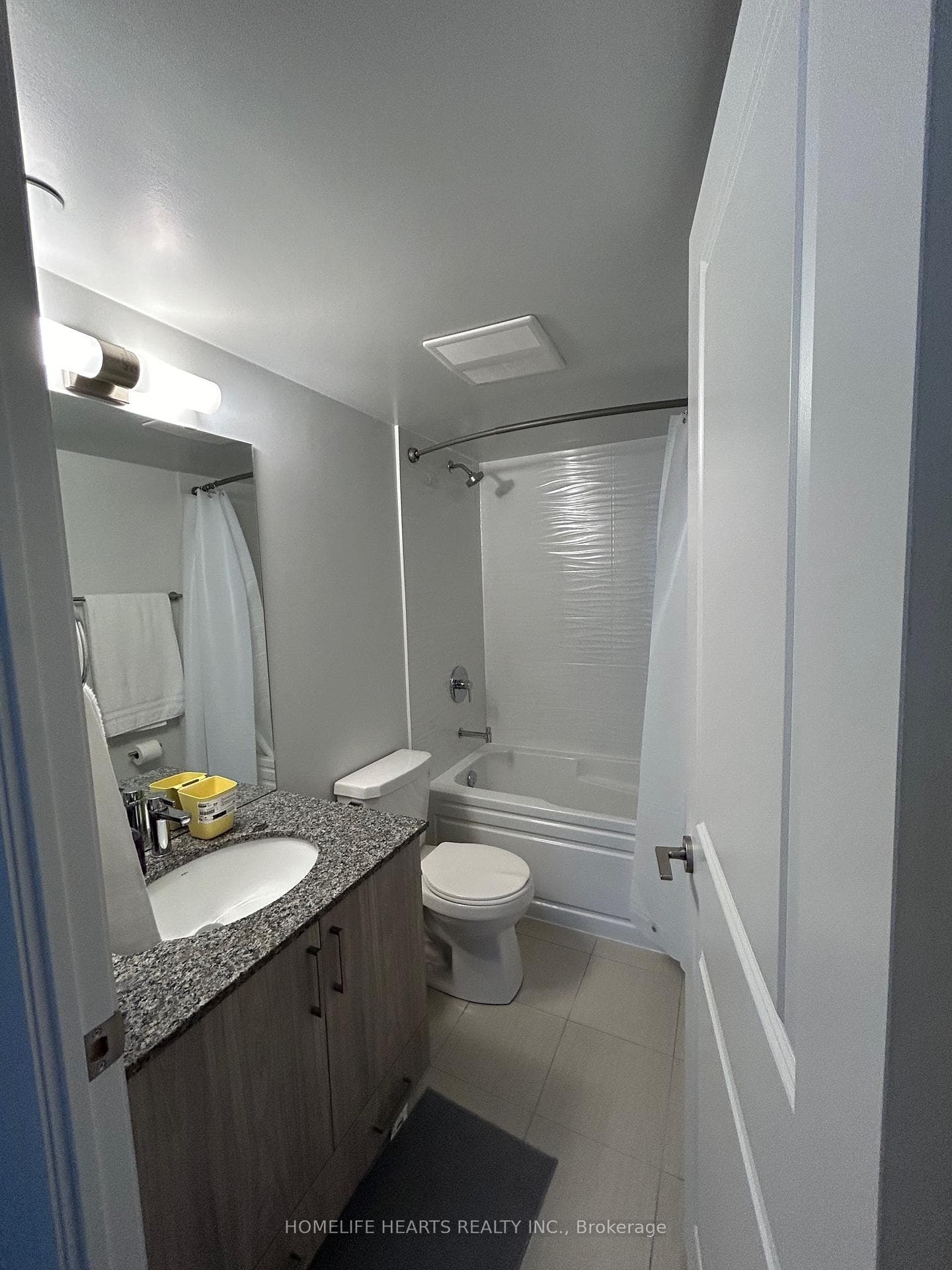 822- 20 Meadowglen Place — property photo