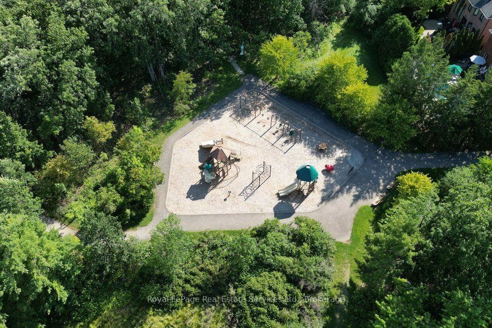 2054 Westmount Drive — property photo