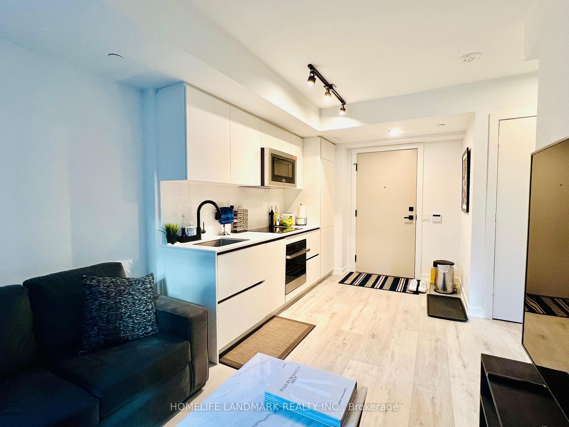 805- 327 King Street — property photo