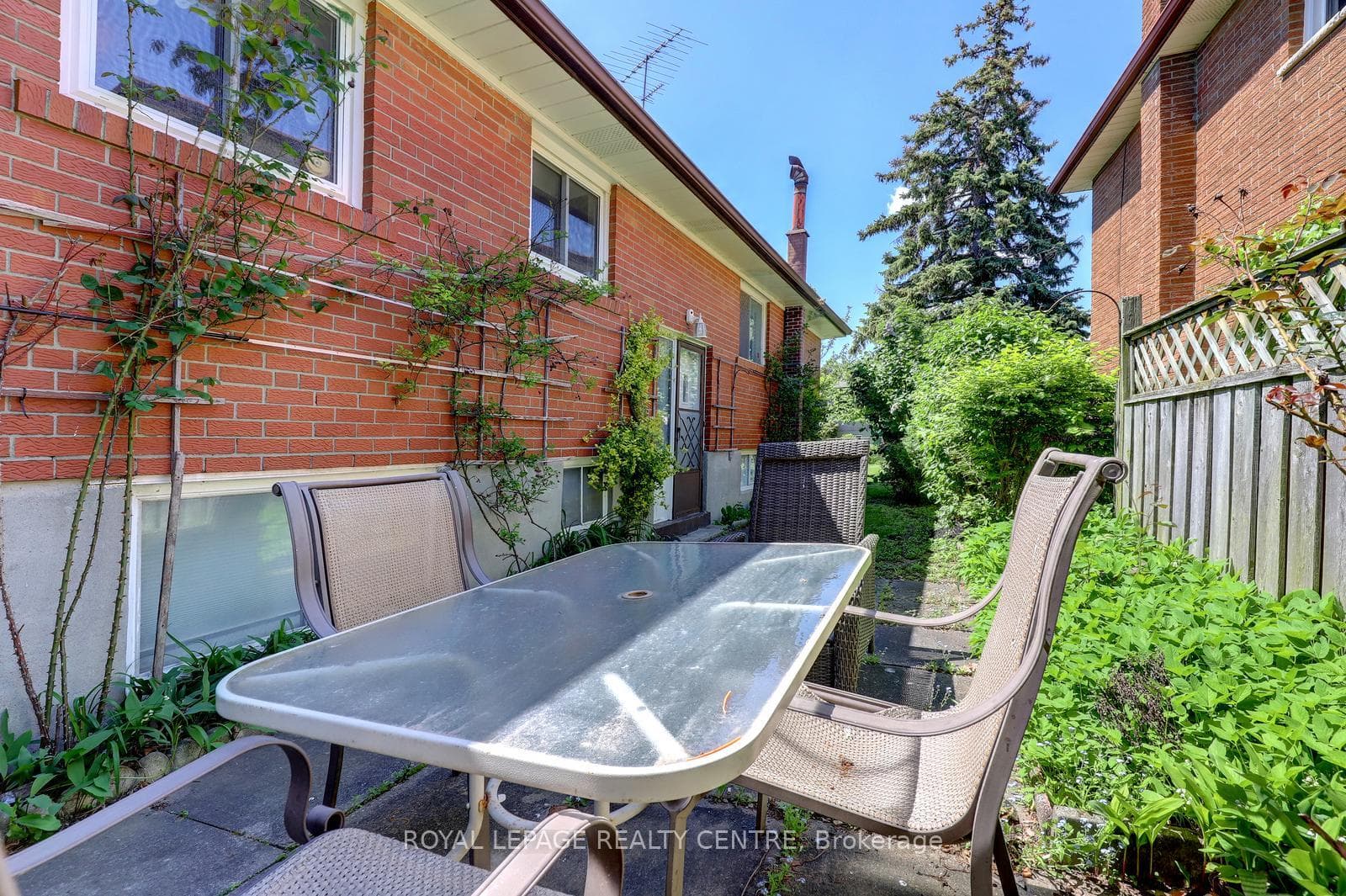 1278 Shamir Crescent — property photo