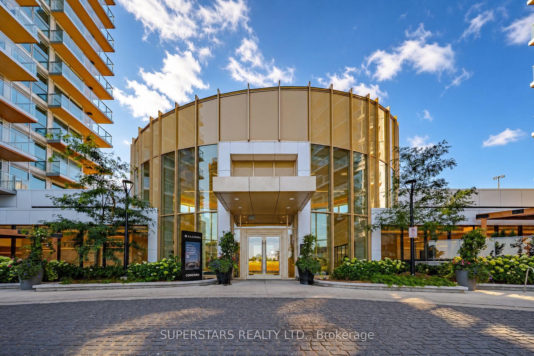 810- 27 McMahon Drive — property photo