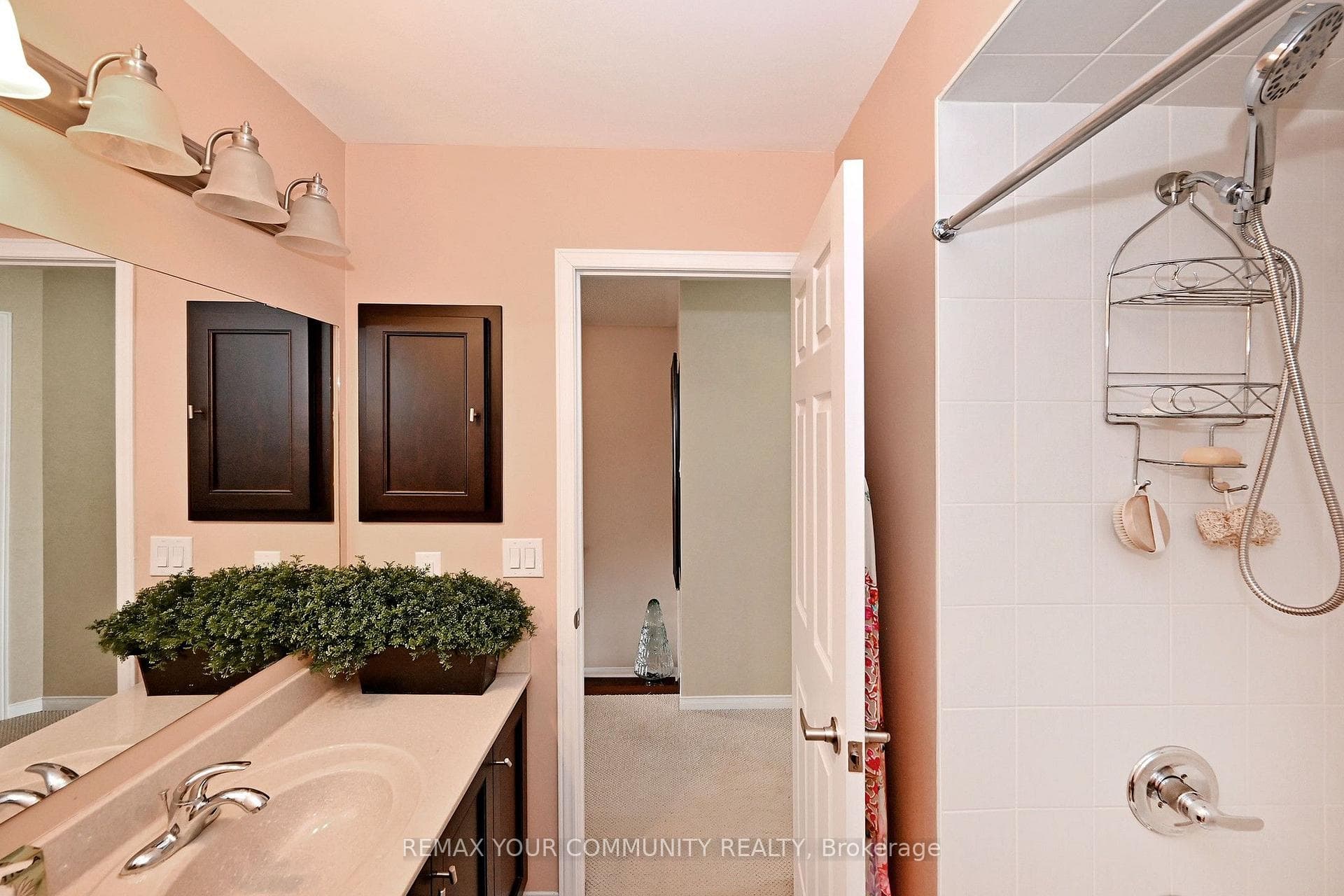 30 Spruce Pine Crescent — property photo