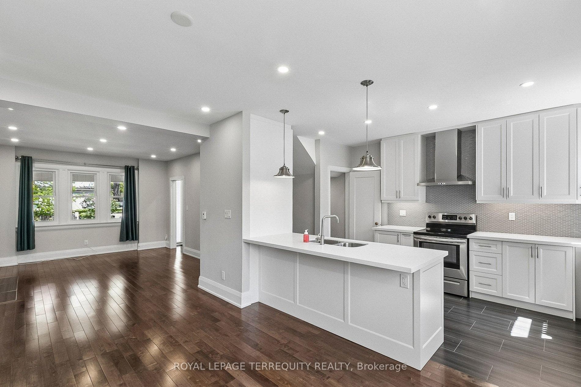 407 Annette Street — property photo