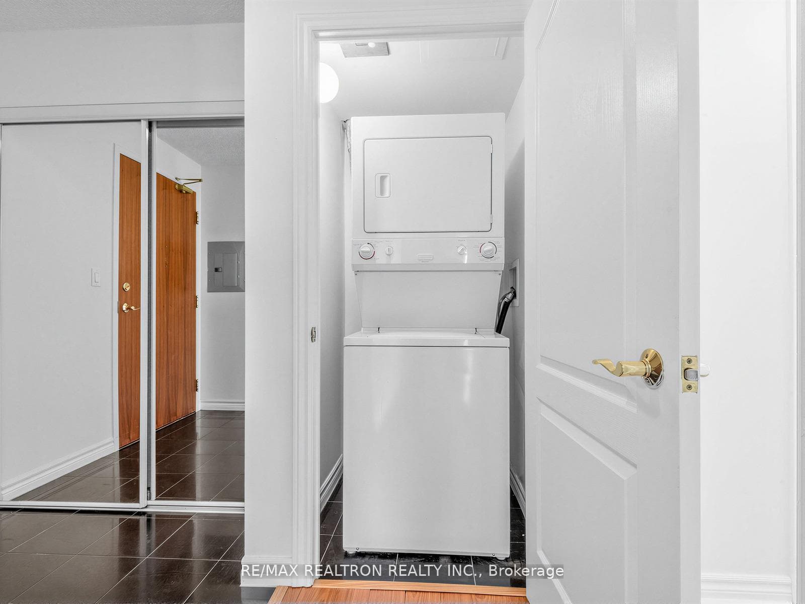 512- 3830 Bathurst Street — property photo