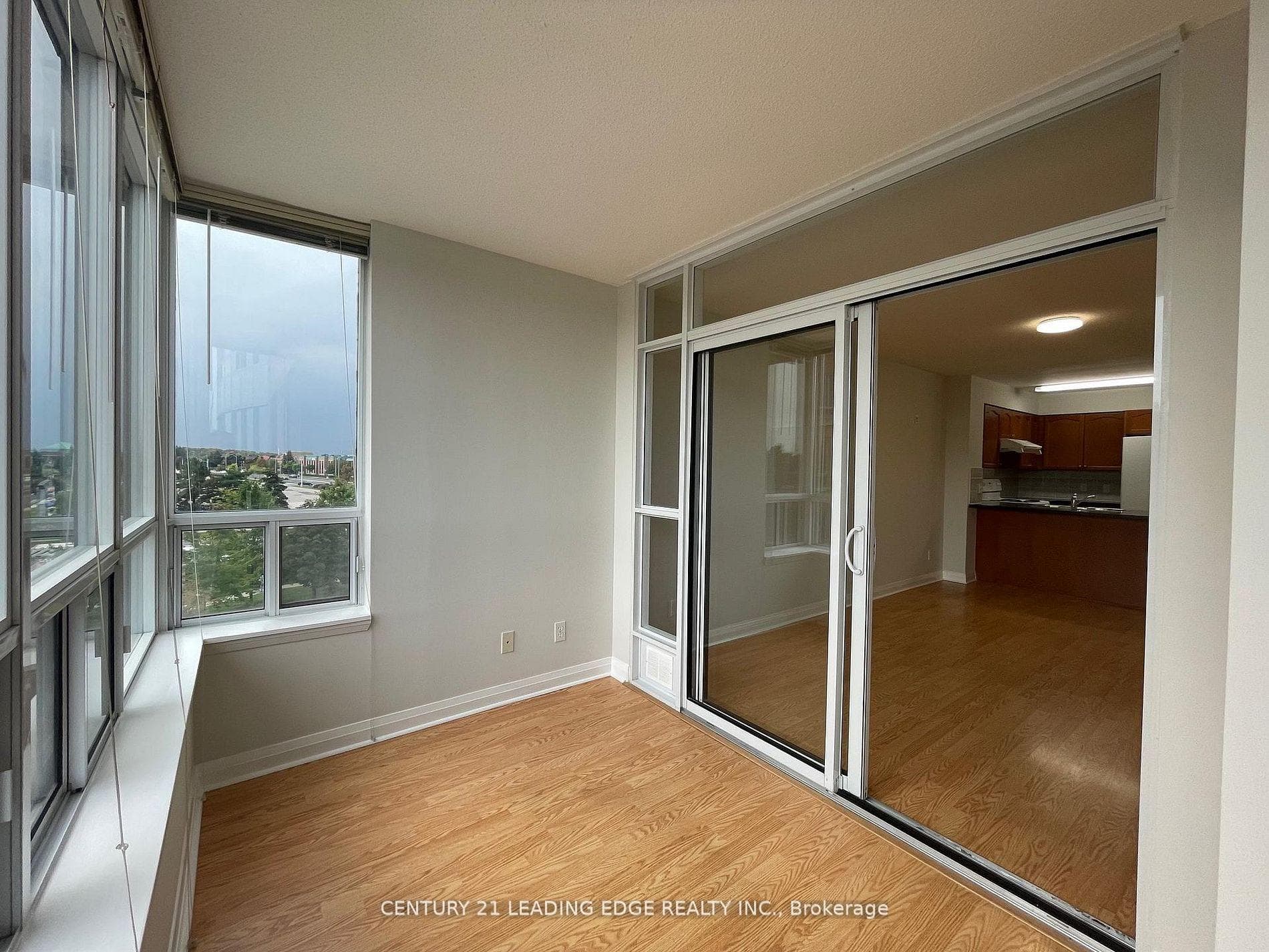 502- 7373 Kennedy Road — property photo