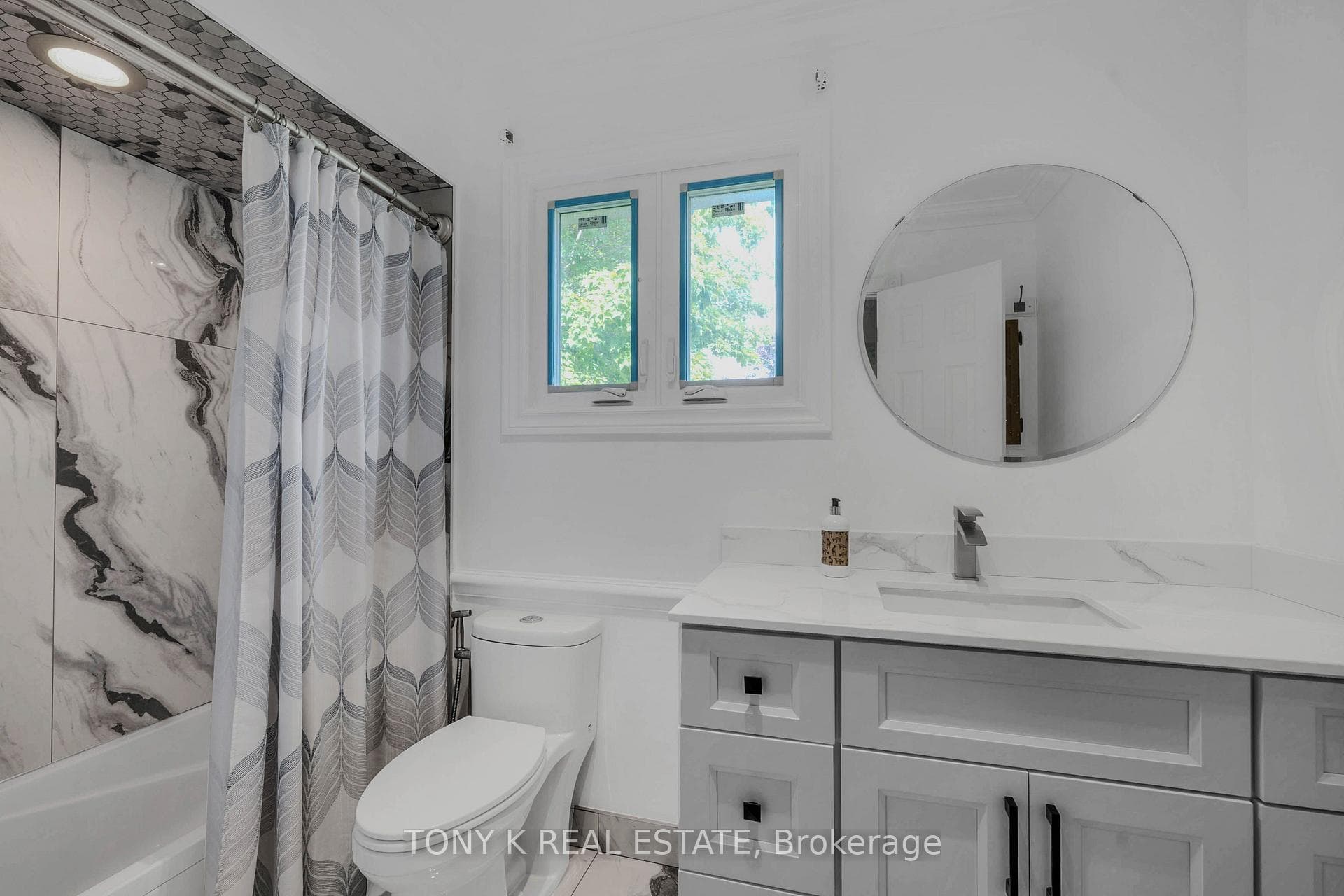 515 London Road — property photo