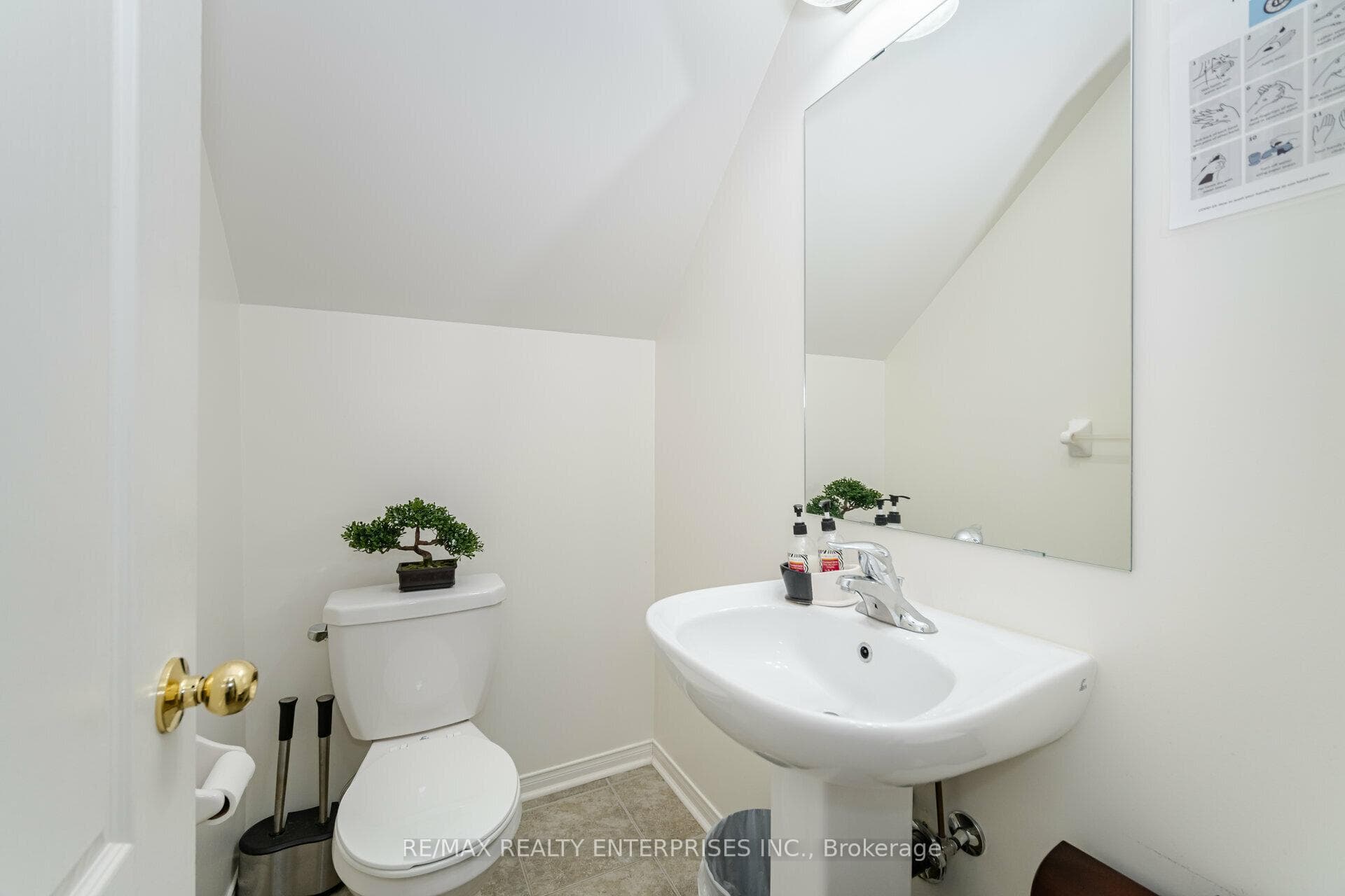 3,4- 3375 Thomas Street — property photo