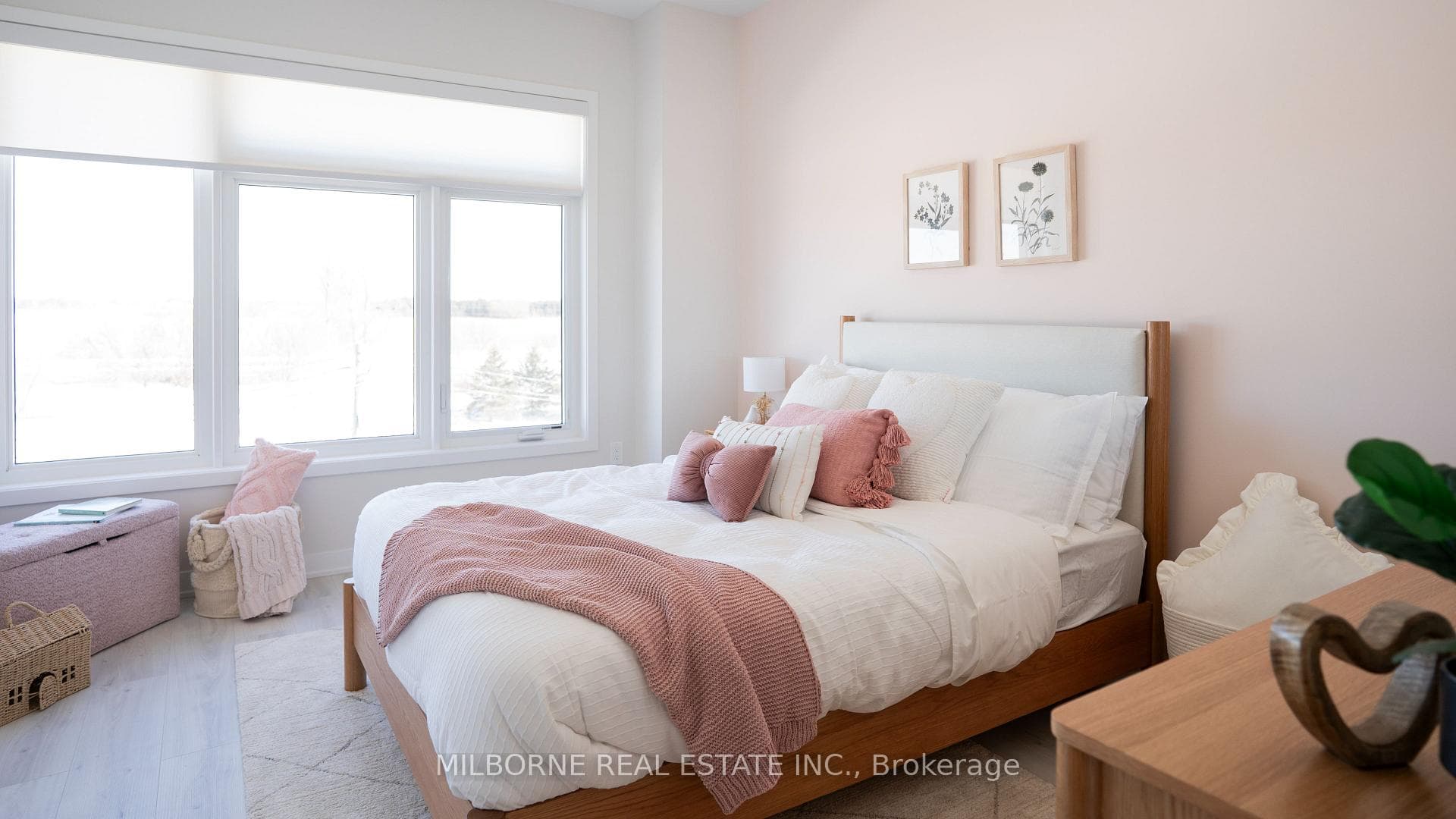 8 Arthur Plaxton Way — property photo