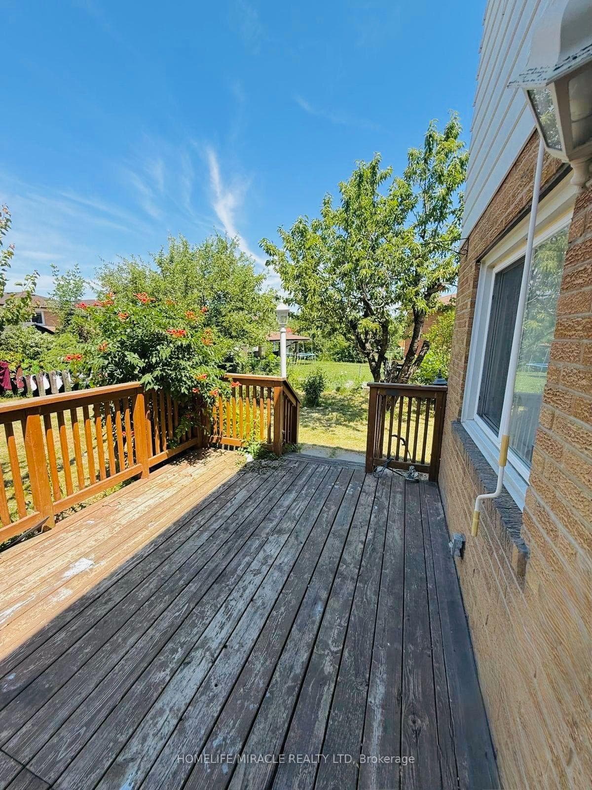 3145 Mallbridge Crescent — property photo