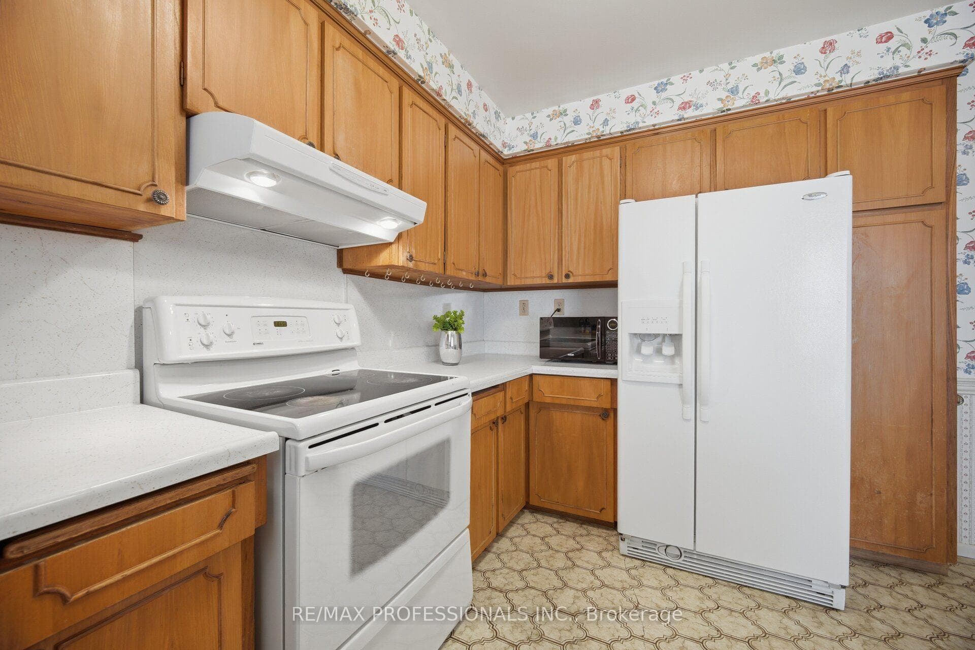 90 Peckham Avenue — property photo