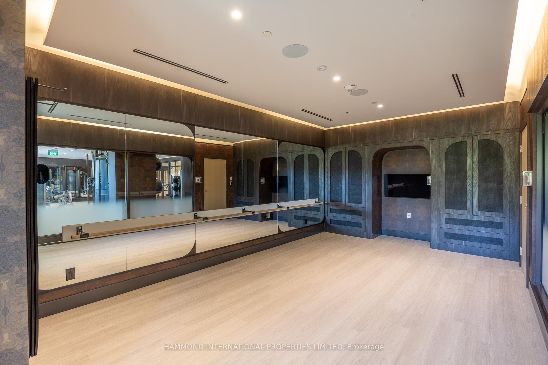 706- 397 Royal Orchard Boulevard — property photo