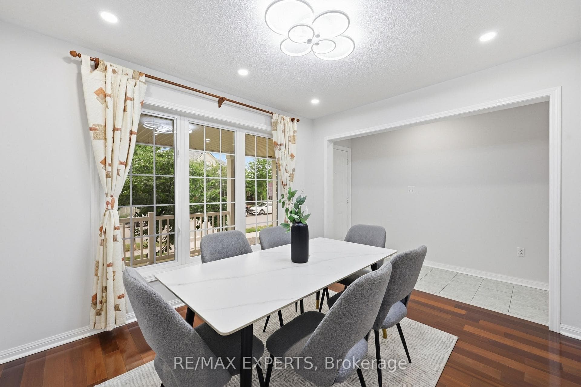 554 Caverhill Crescent — property photo