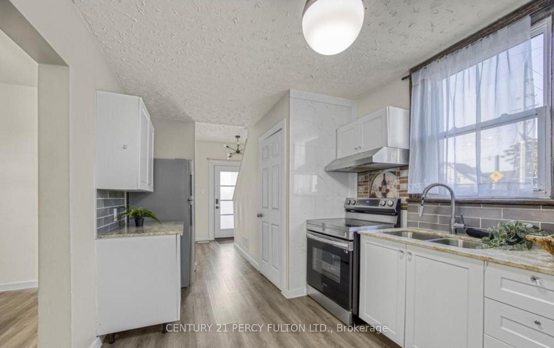 130 Stirton Street — property photo