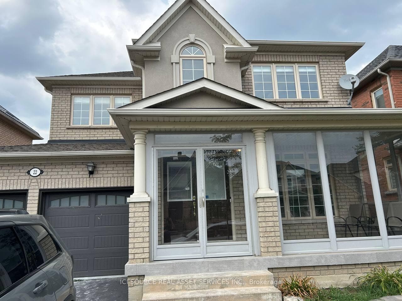22 Castleview Crescent — property photo