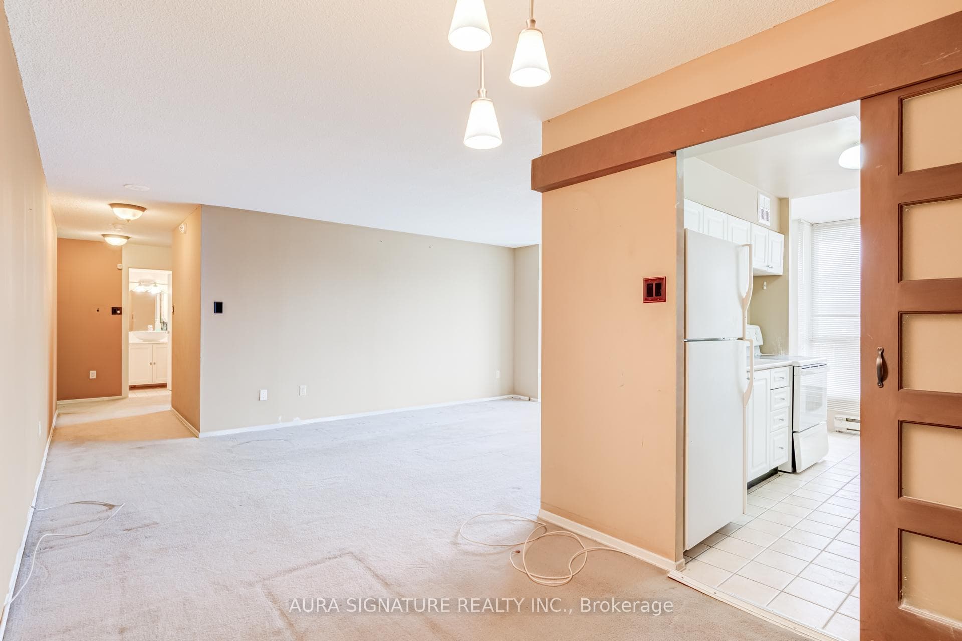 401- 3077 Weston Road — property photo