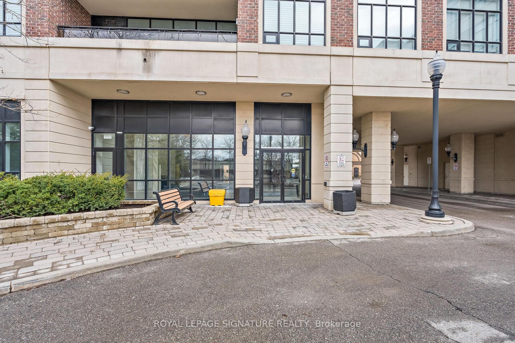 220- 2396 Major Mackenzie Drive — property photo