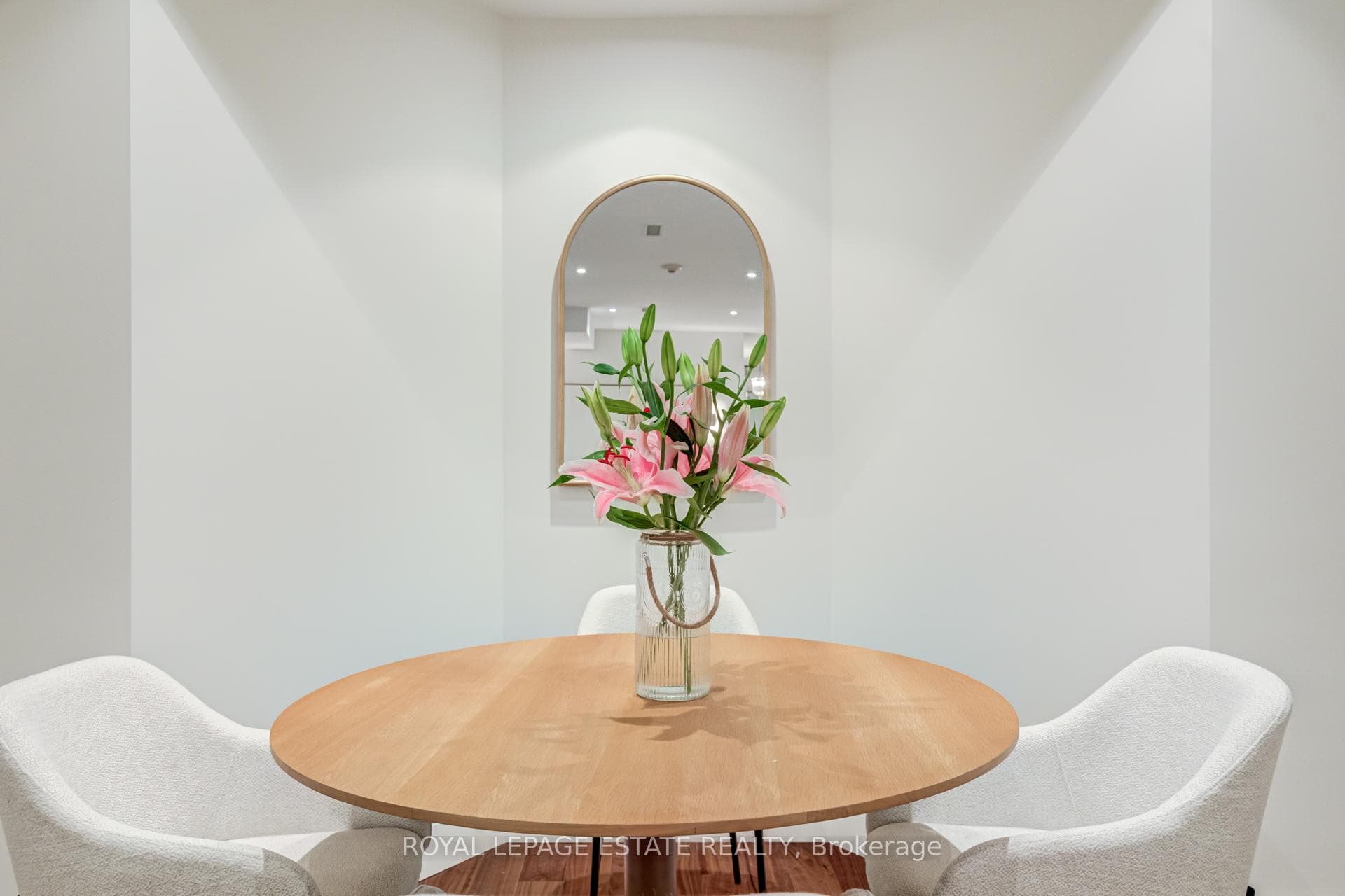 1D- 319 Lonsdale Road — property photo