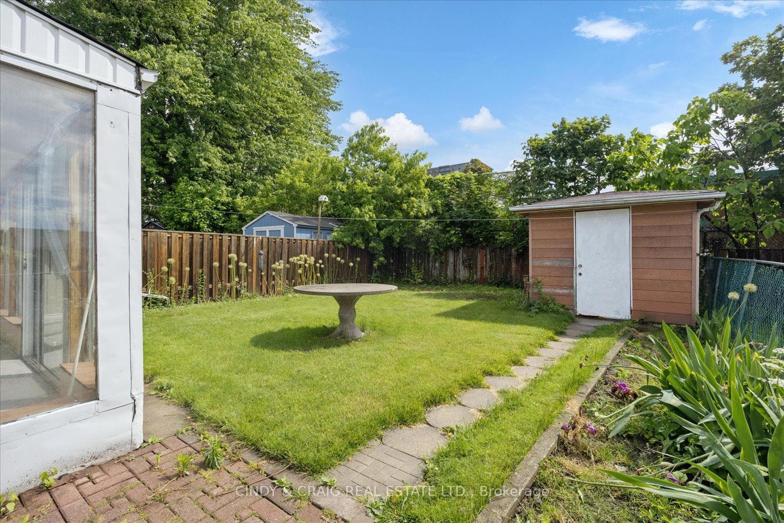 75 Lochleven Drive — property photo