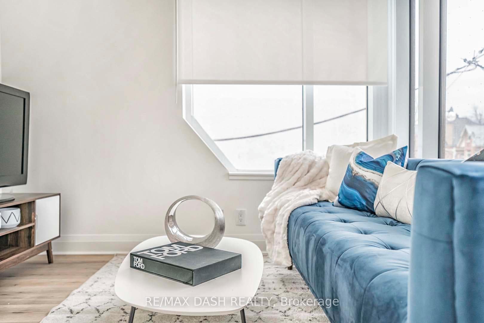 205- 151 Avenue Road — property photo