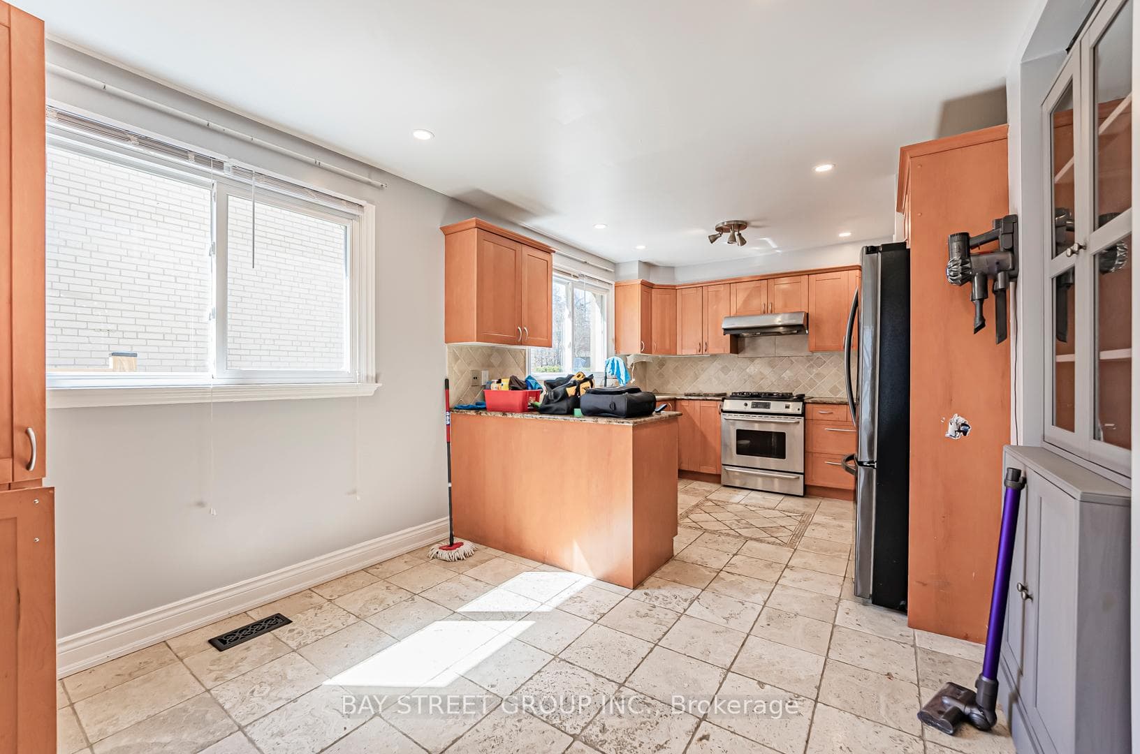 38 Foursome Crescent — property photo