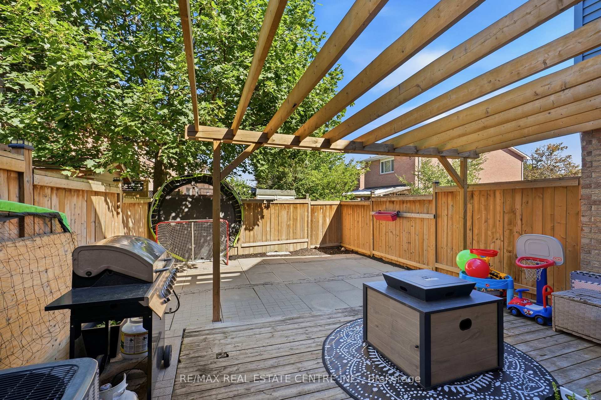 37 Rushmore Crescent — property photo