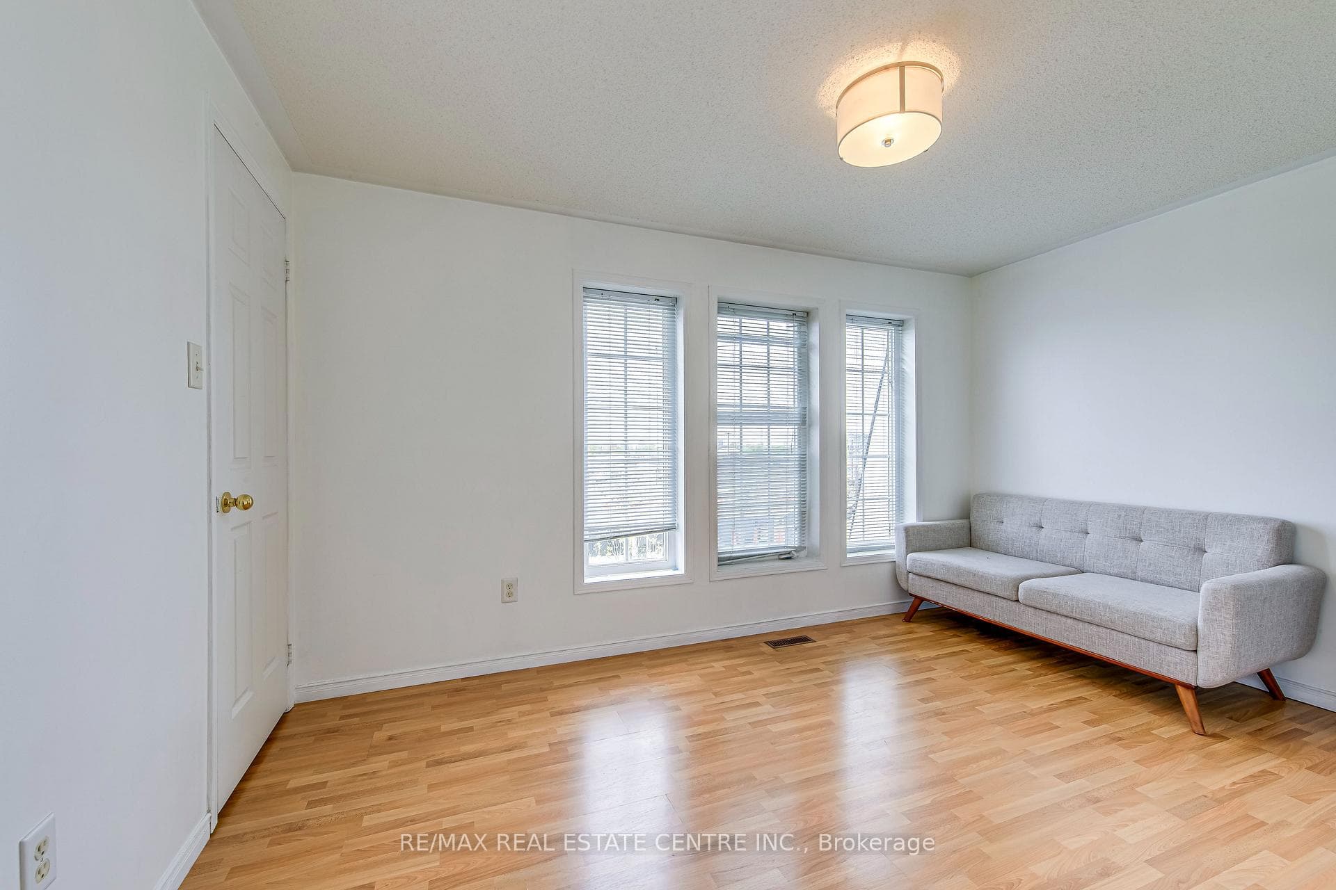 2080 St Clair Avenue — property photo