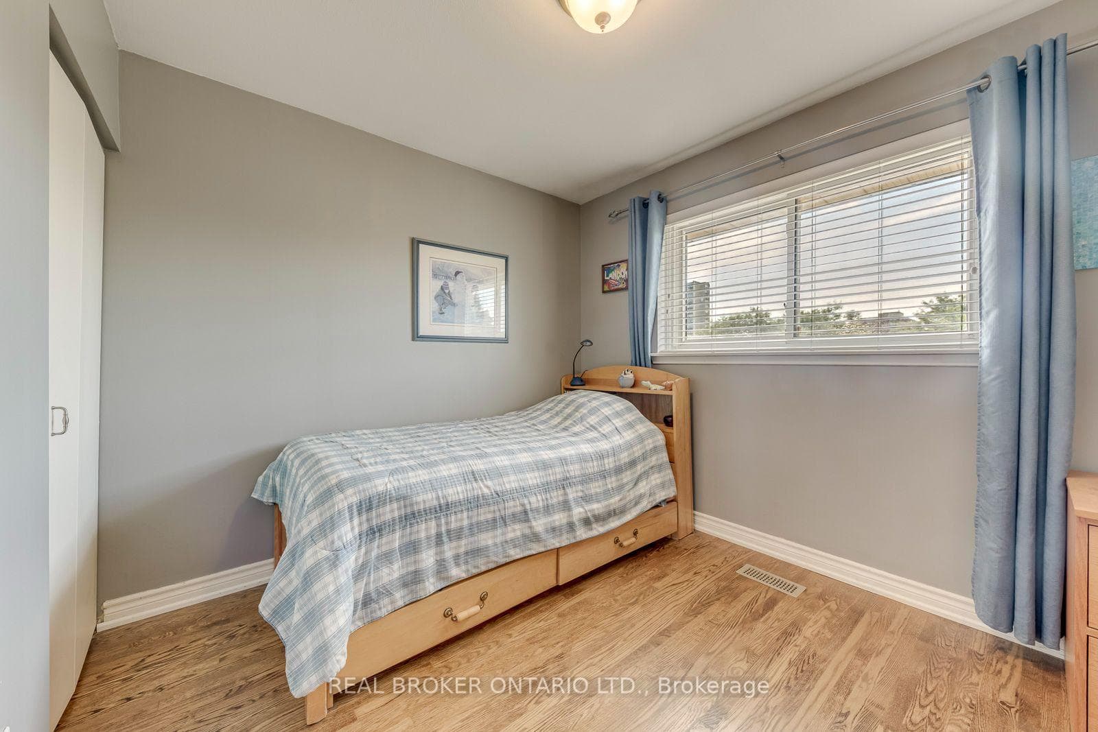 2408 Padstow Crescent — property photo