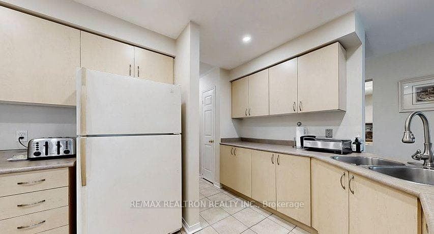 215 Drummond Drive — property photo