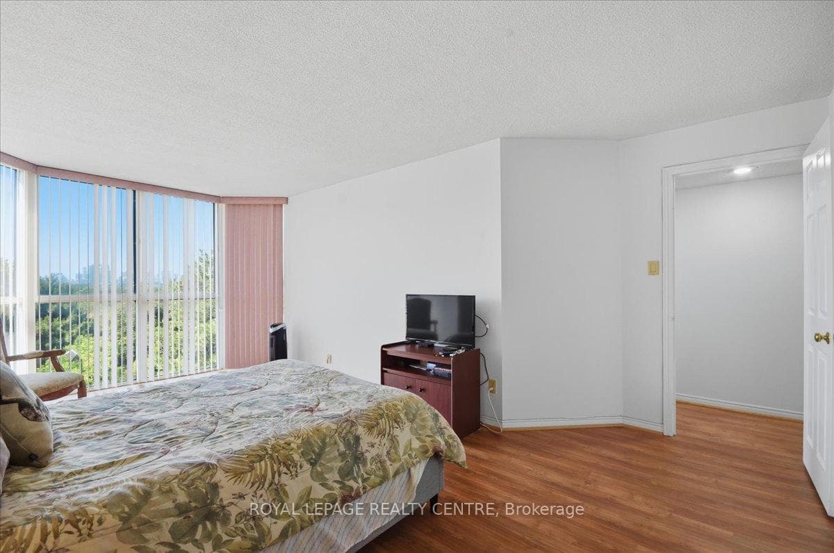 410- 1360 Rathburn Road — property photo