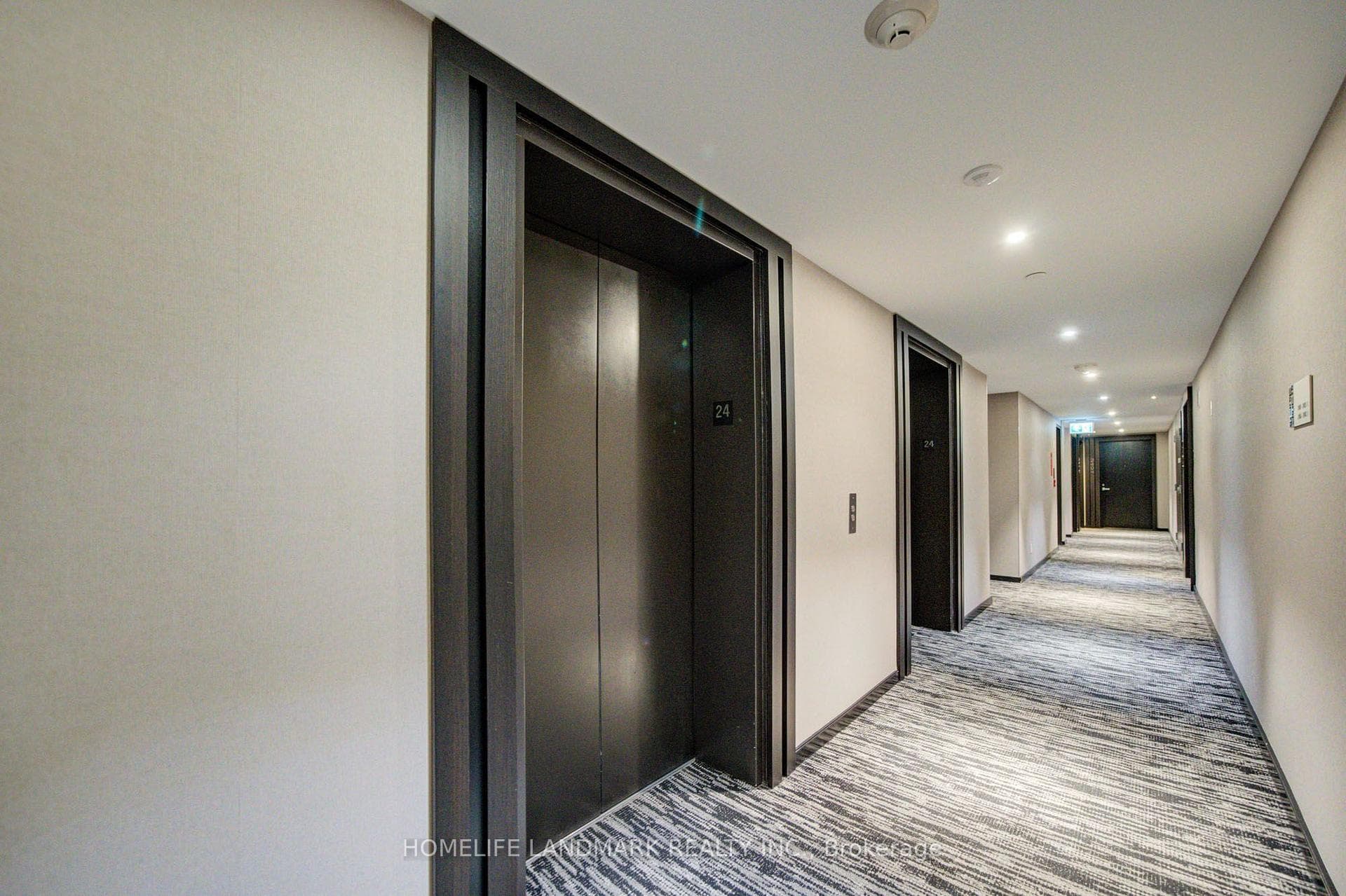 2402- 18 Maitland Terrace — property photo
