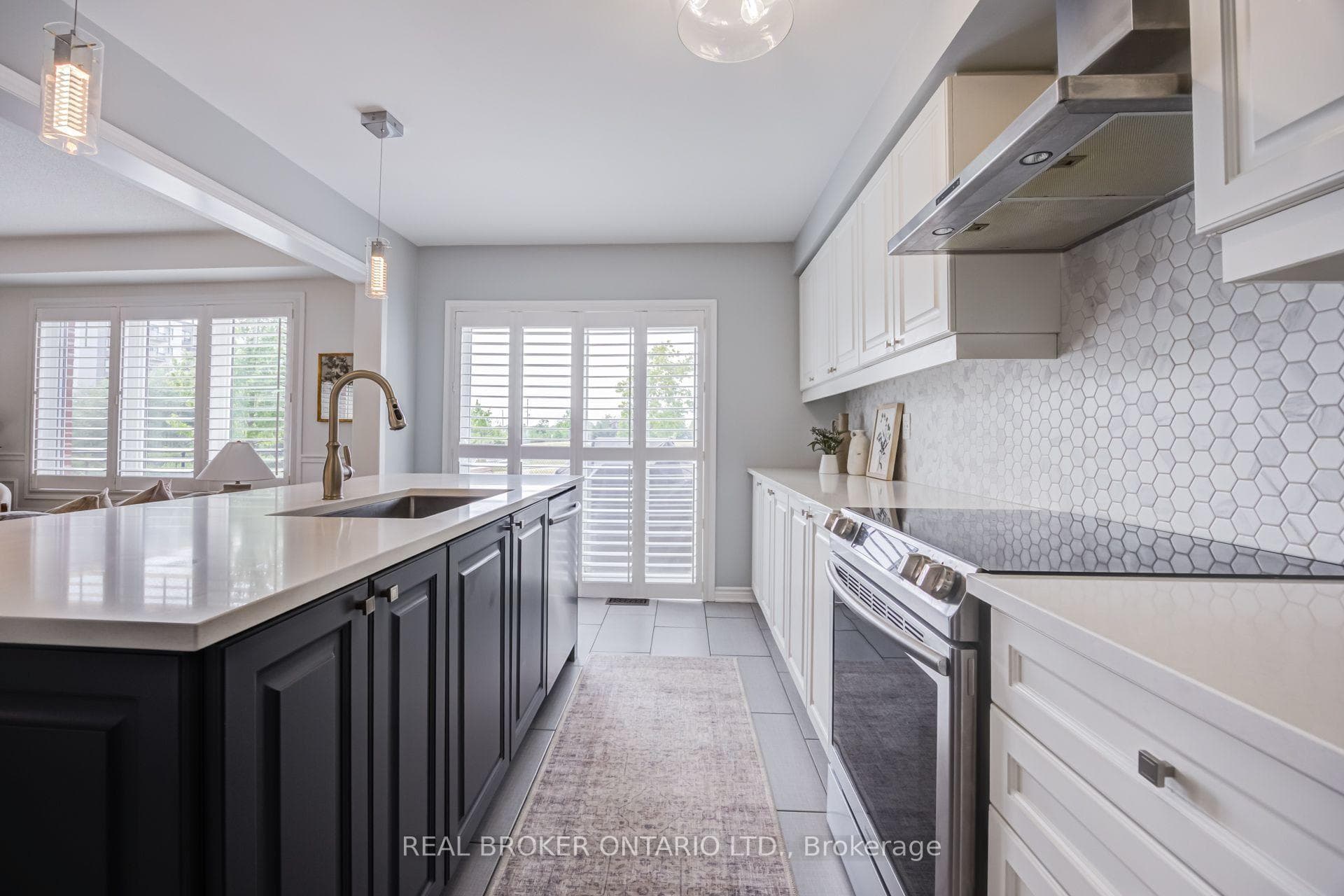 1178 Duignan Crescent — property photo