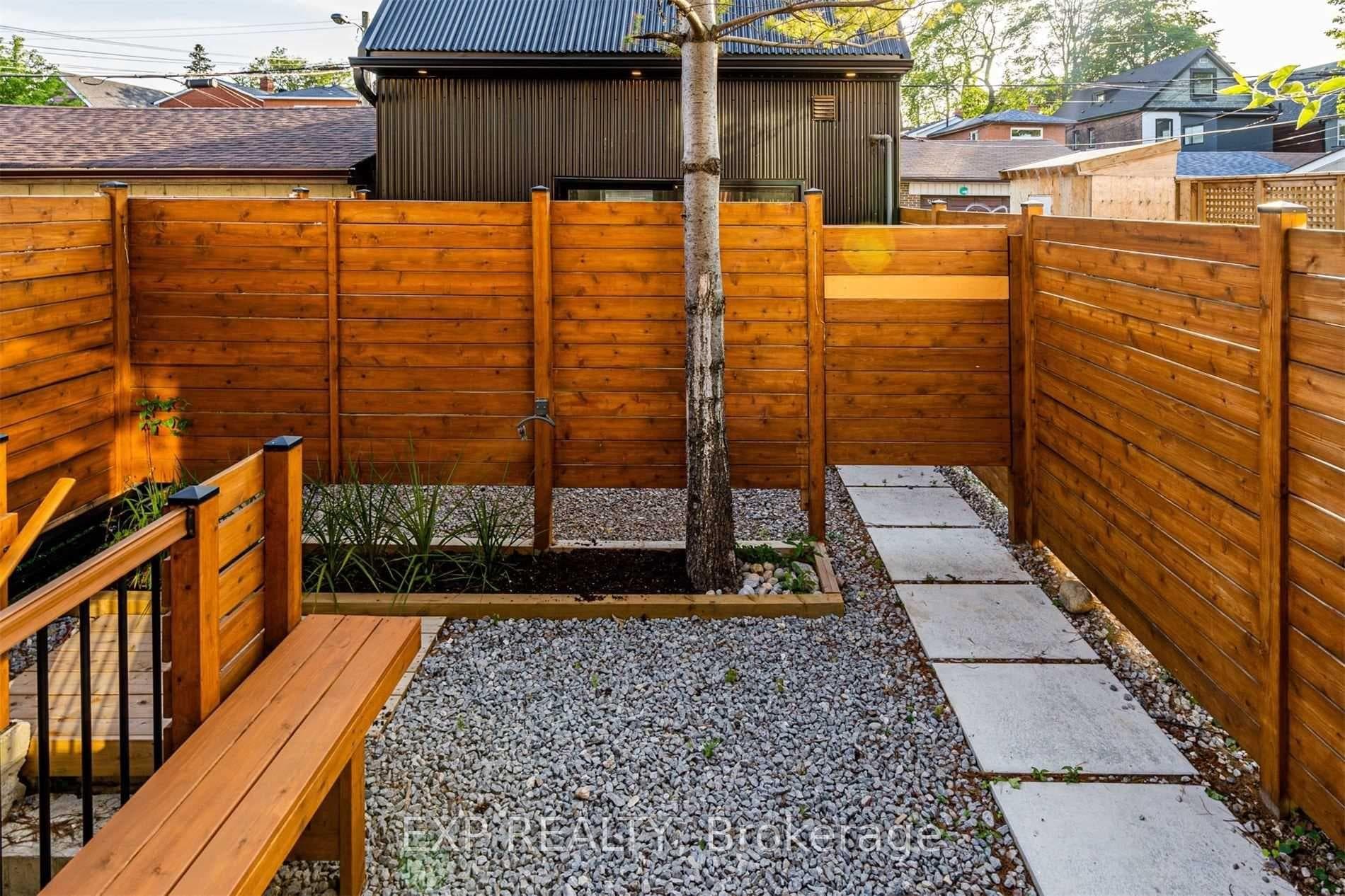 452 Montrose Avenue — property photo