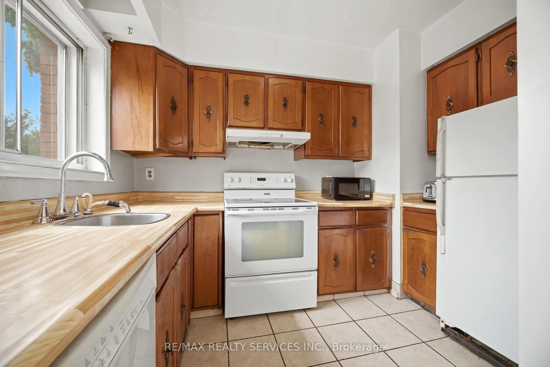 27 Hadrina Street — property photo