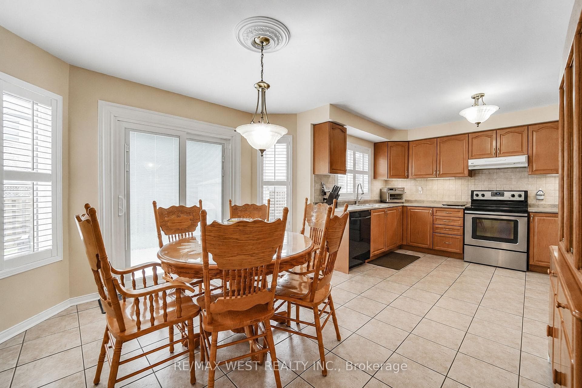 63 Lockheed Crescent — property photo