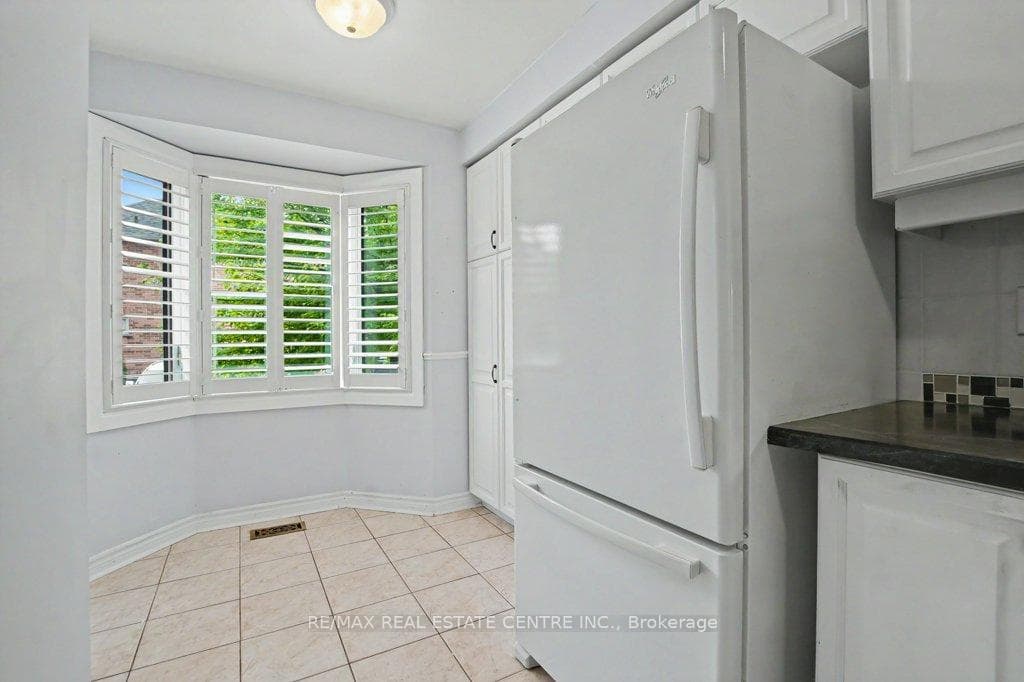 10- 76 River Drive — property photo